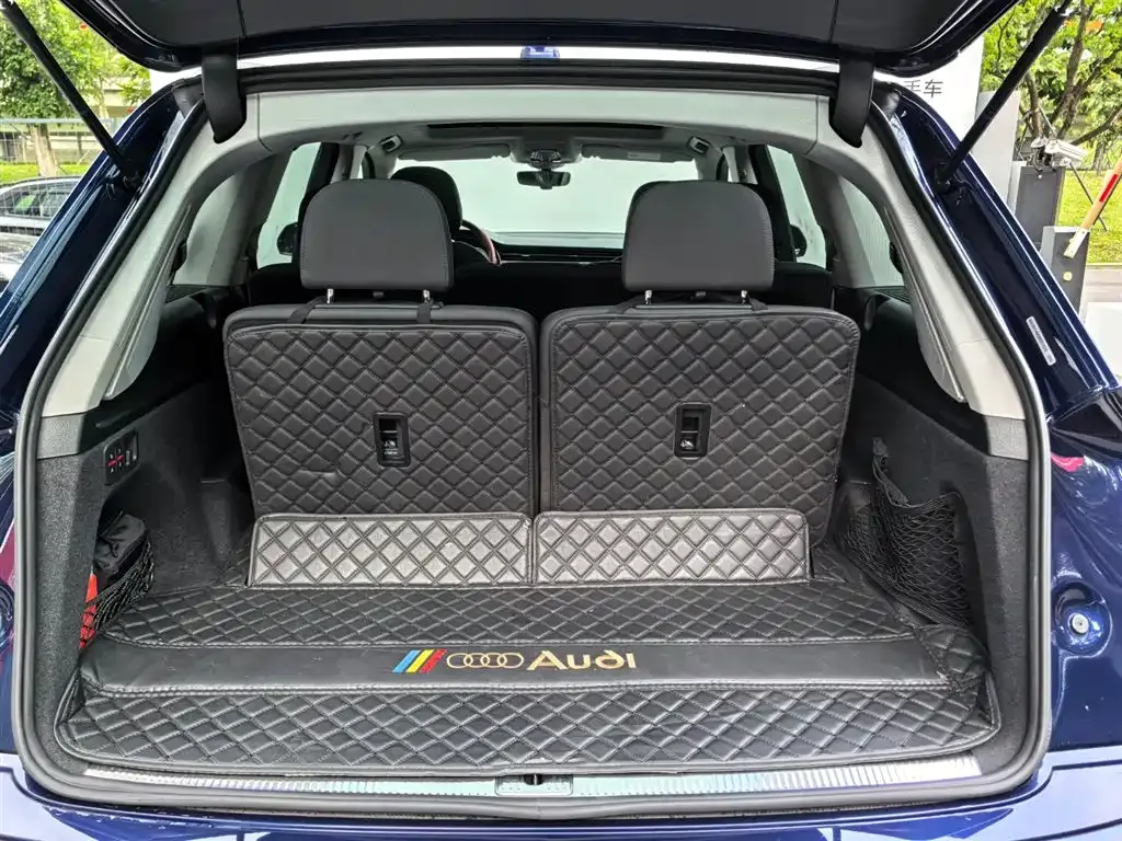 Audi Q7 2021 из CN, фото 5
