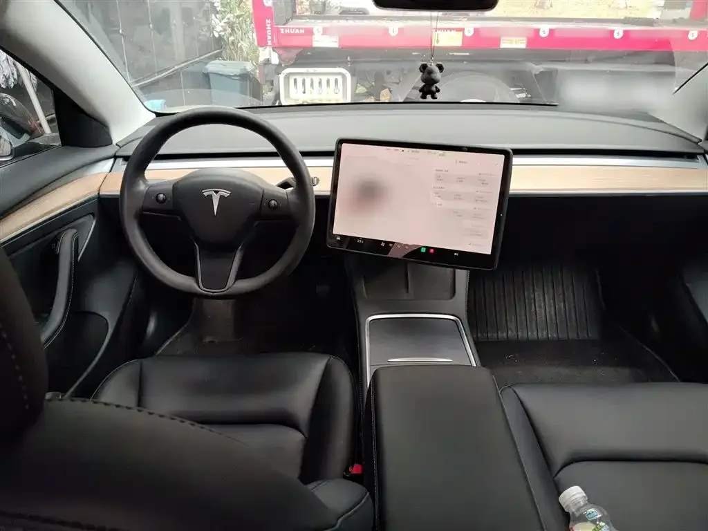 Tesla Model 3 — фото 10