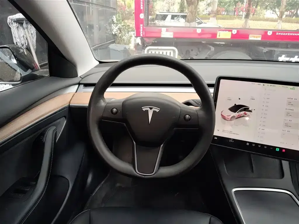 Tesla Model 3 — фото 6