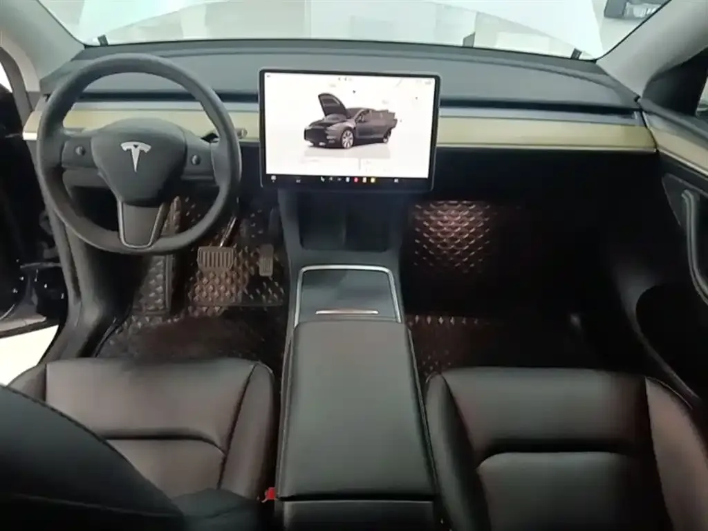 Tesla Model Y — фото 2