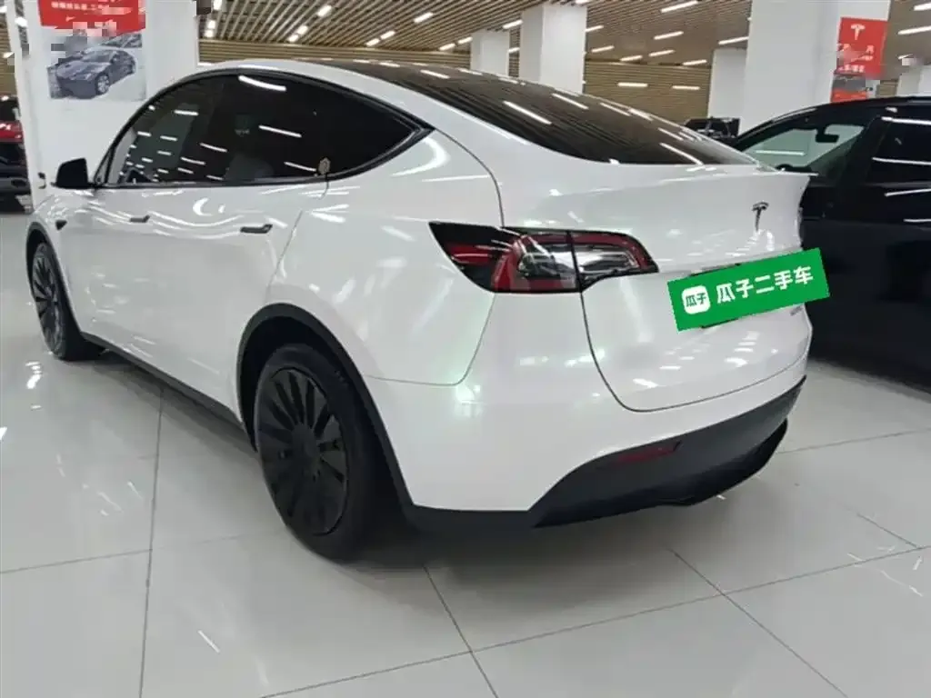 Tesla Model Y — фото 5