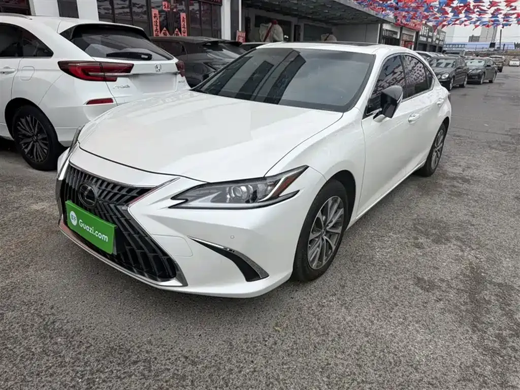 Lexus ES — фото 1