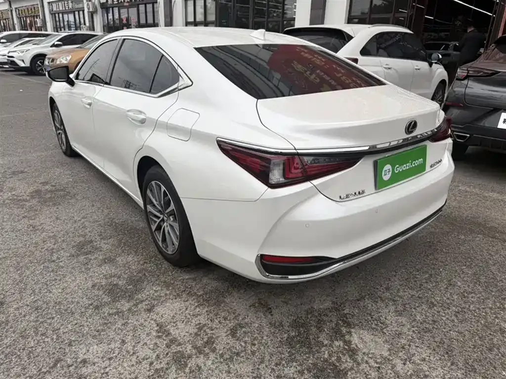 Lexus ES — фото 9