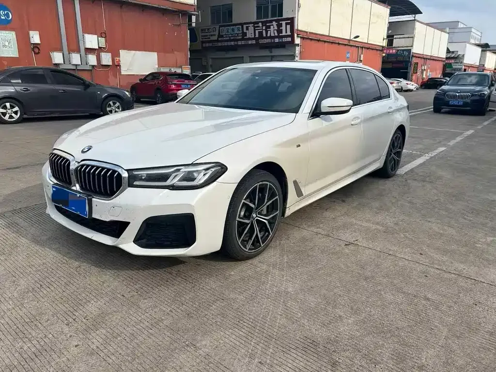 BMW 5 Series — фото 1