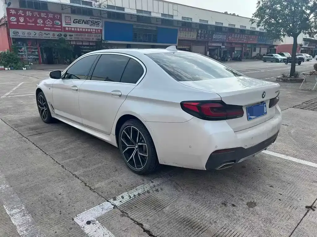 BMW 5 Series — фото 2