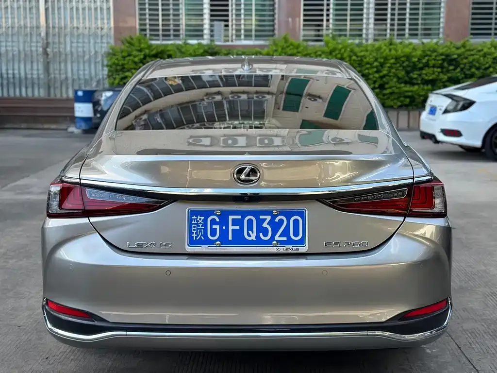 Lexus ES — фото 5