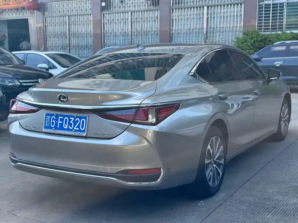 Lexus ES — фото 4