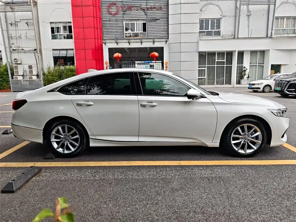 Honda Accord — фото 9