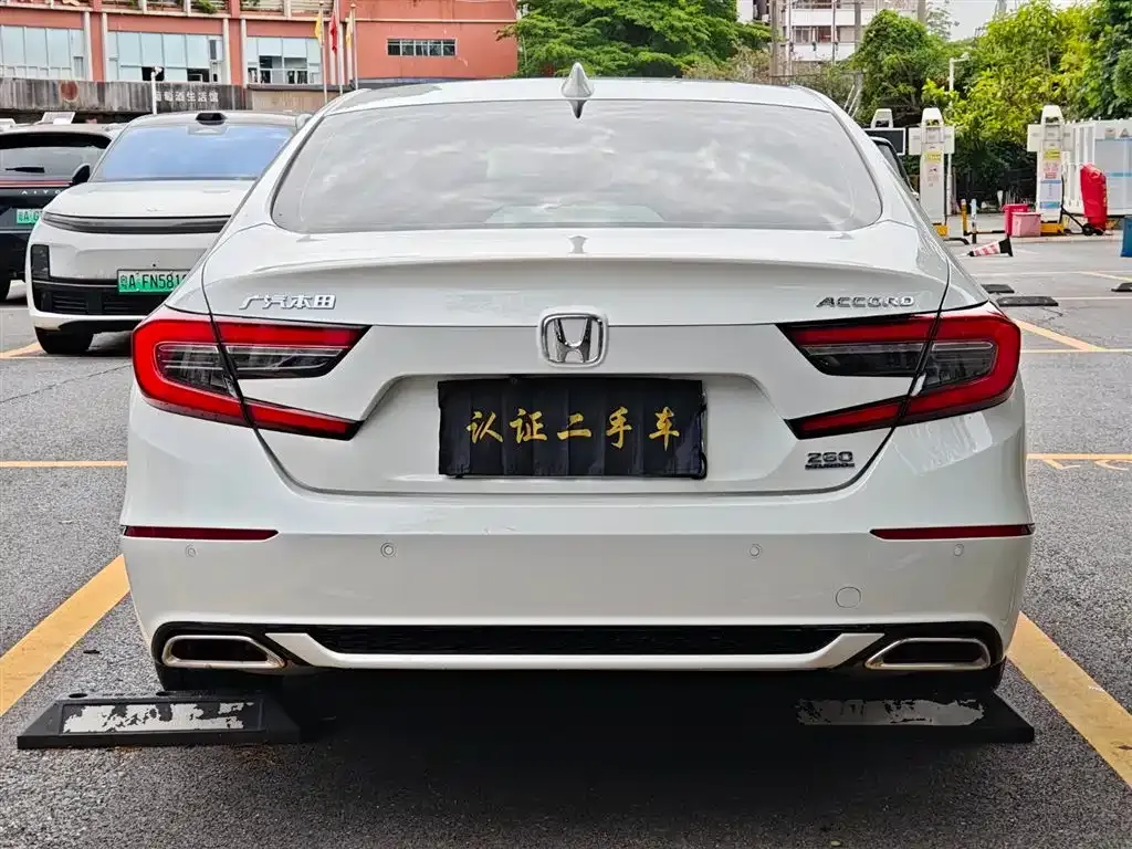 Honda Accord — фото 8