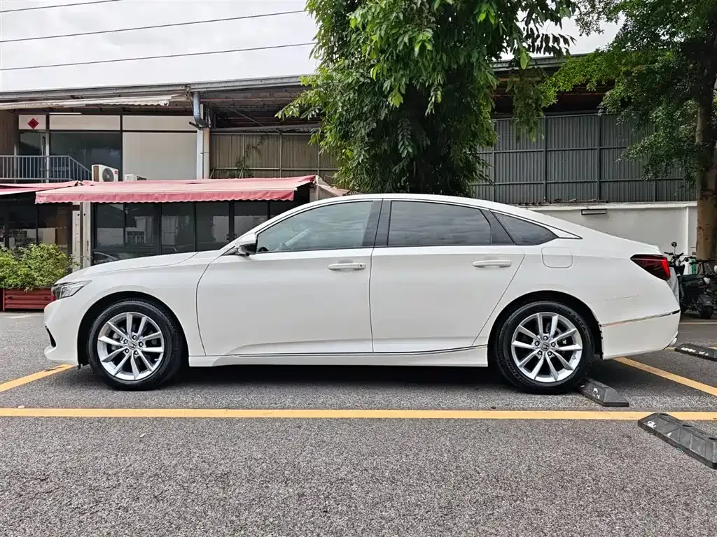 Honda Accord — фото 10