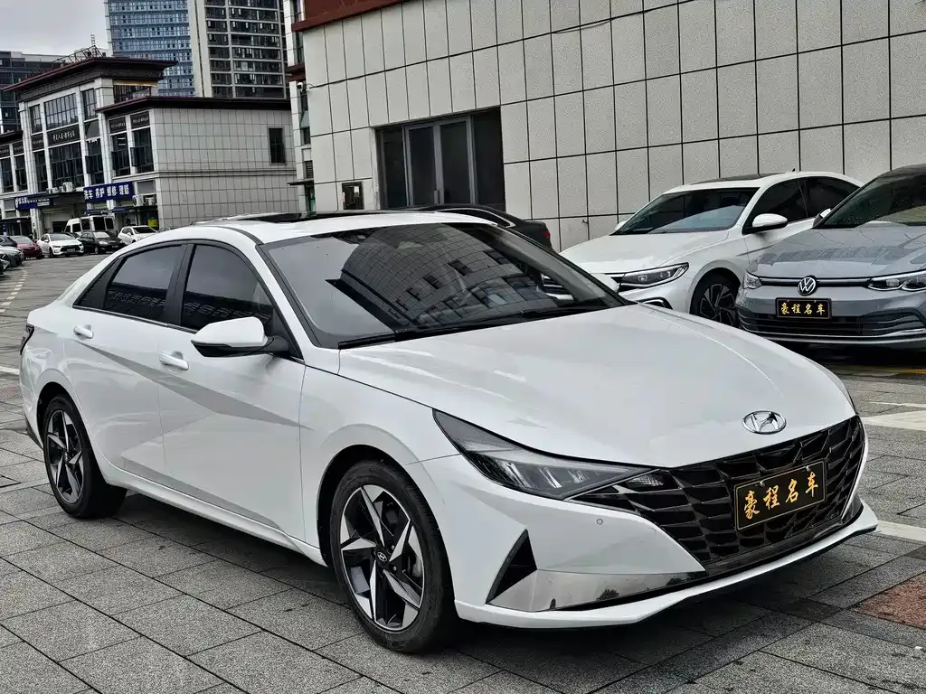 Hyundai Elantra — фото 8