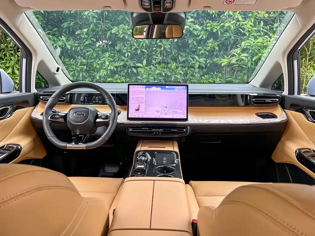 GAC Motor E8 Hybrid — фото 2