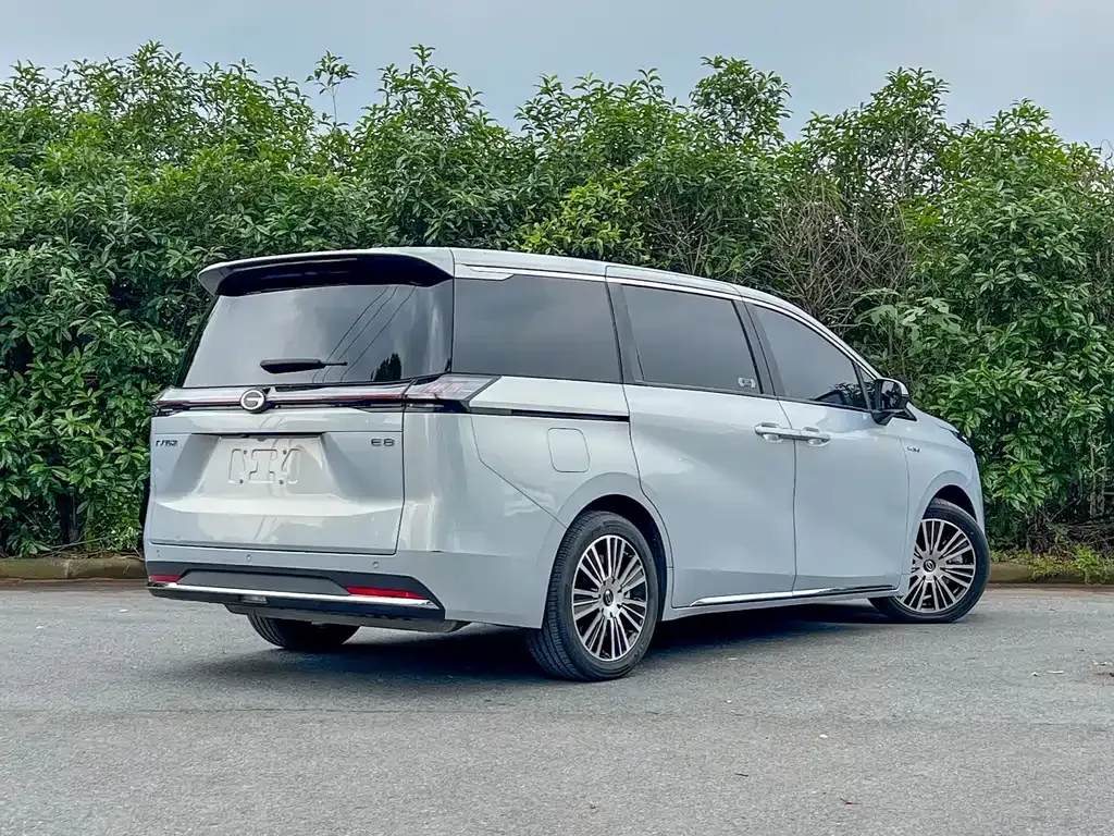 GAC Motor E8 Hybrid — фото 8