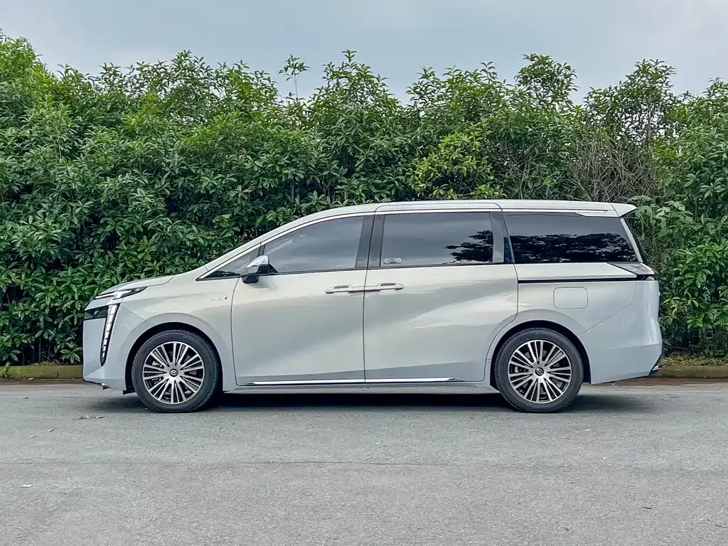 GAC Motor E8 Hybrid — фото 10
