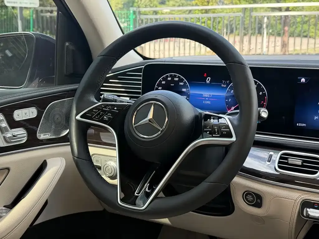 Mercedes-Benz GLS — фото 3