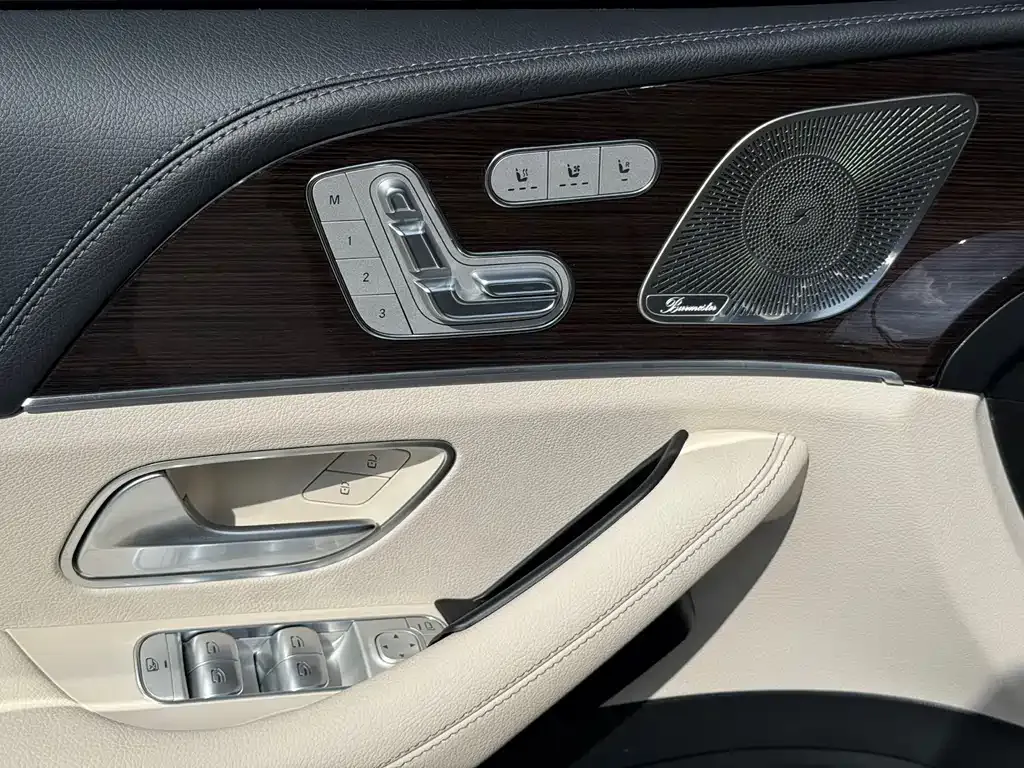 Mercedes-Benz GLS — фото 7