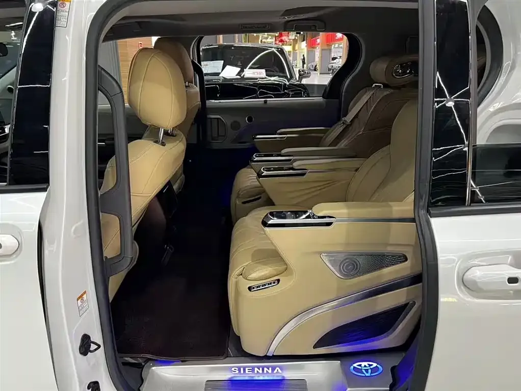 Toyota Sienna 2023 из CN, фото 4