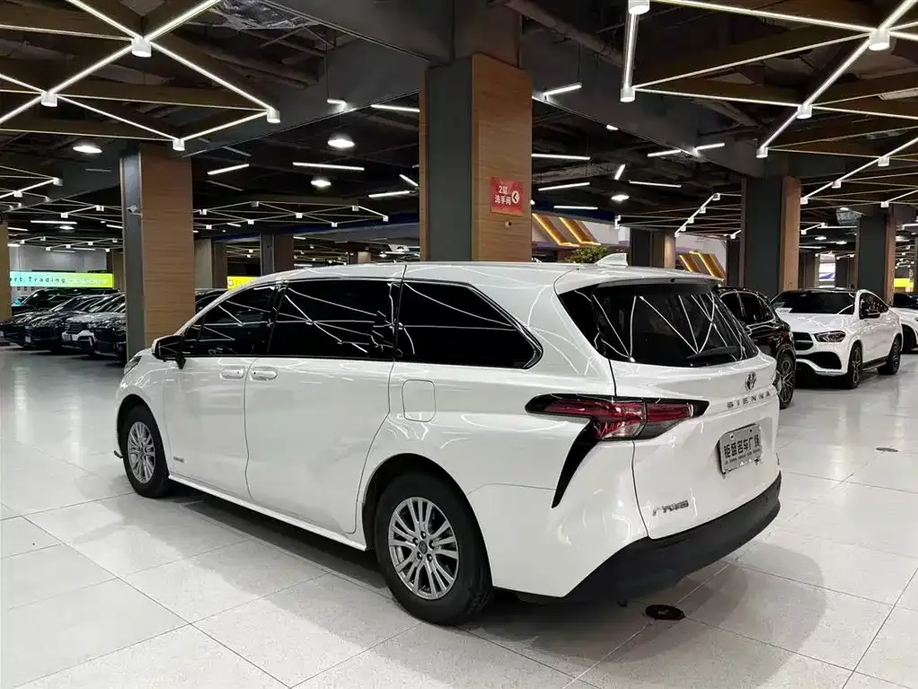 Toyota Sienna 2023 из CN, фото 5