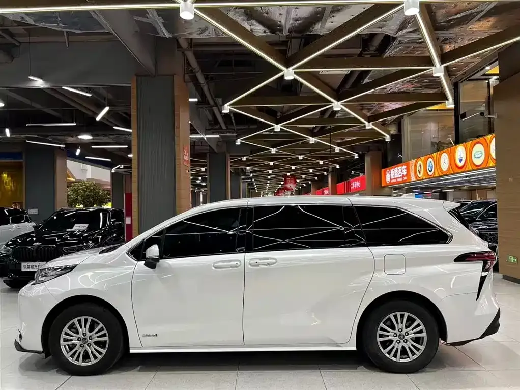 Toyota Sienna 2023 из CN, фото 7