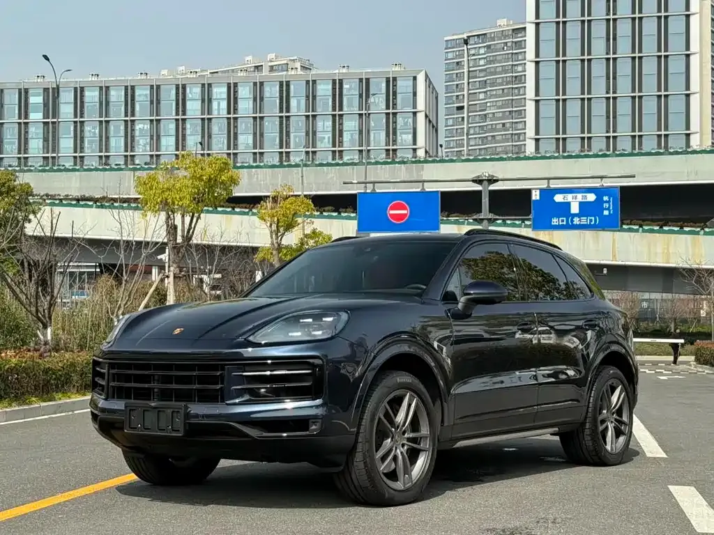 Porsche Cayenne — фото 1