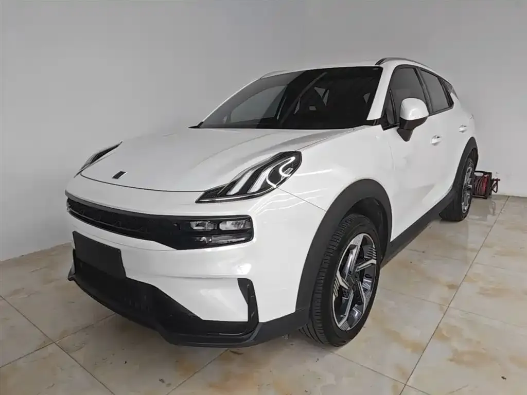Lynk & Co 06