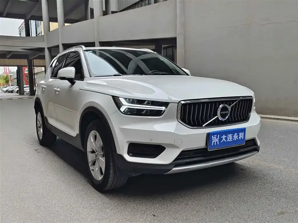 Volvo XC40 — фото 7