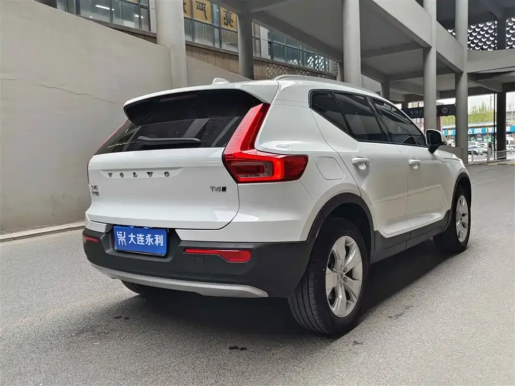 Volvo XC40 — фото 2