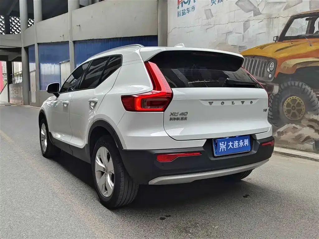Volvo XC40 — фото 4