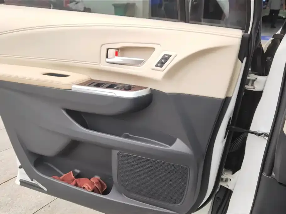 Toyota Granvia — фото 4