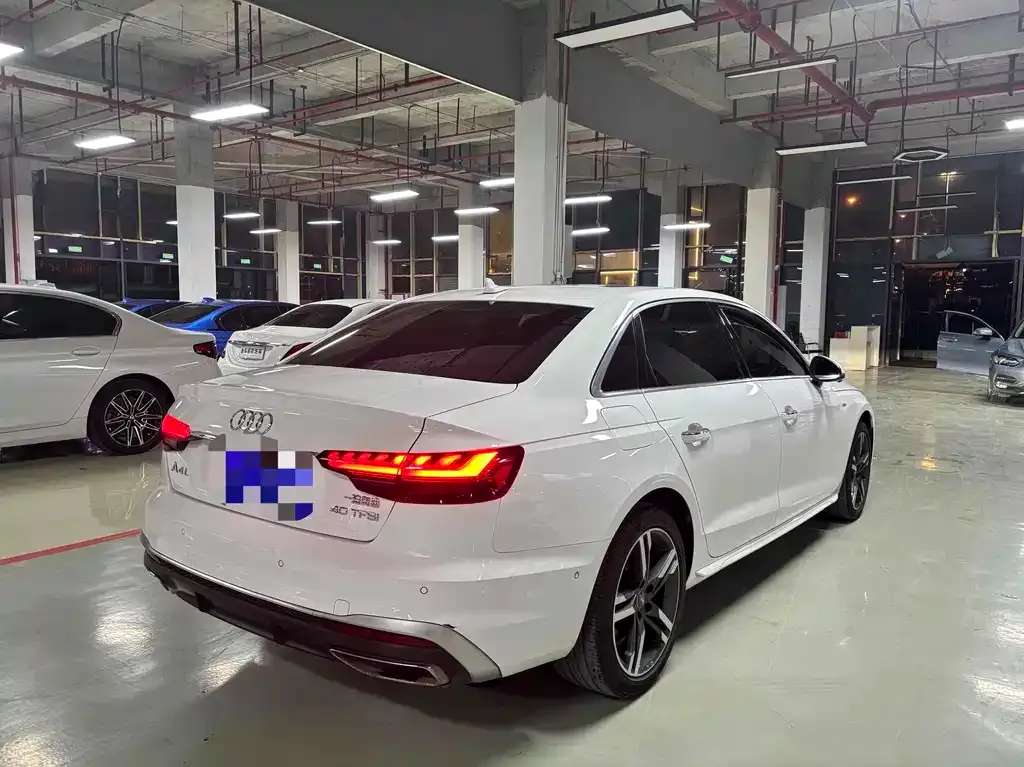 Audi A4L 2021 из CN, фото 2