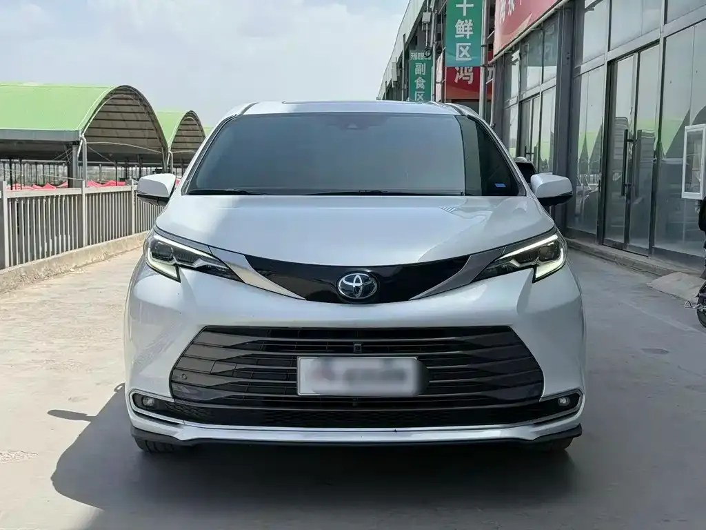 Toyota Sienna — фото 9