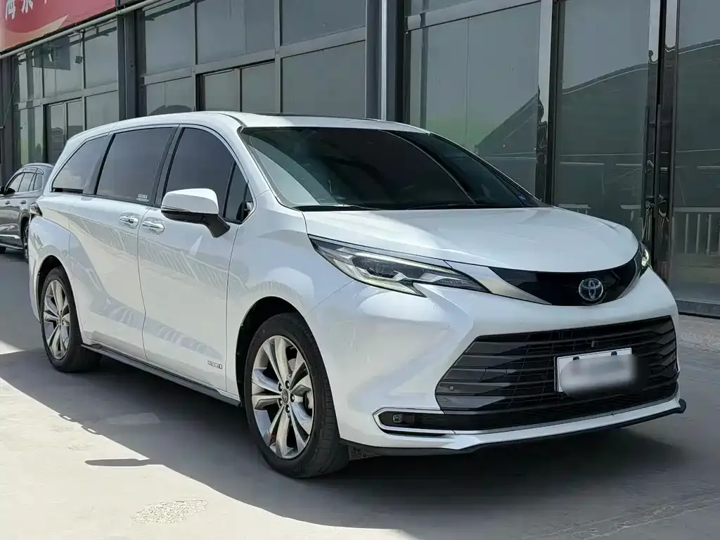 Toyota Sienna — фото 5