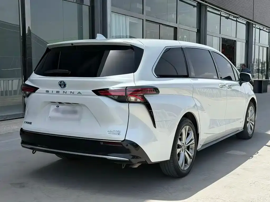 Toyota Sienna — фото 6