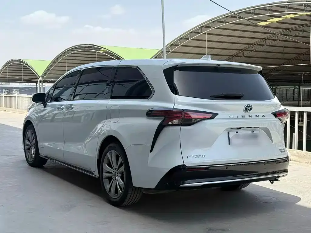 Toyota Sienna — фото 7
