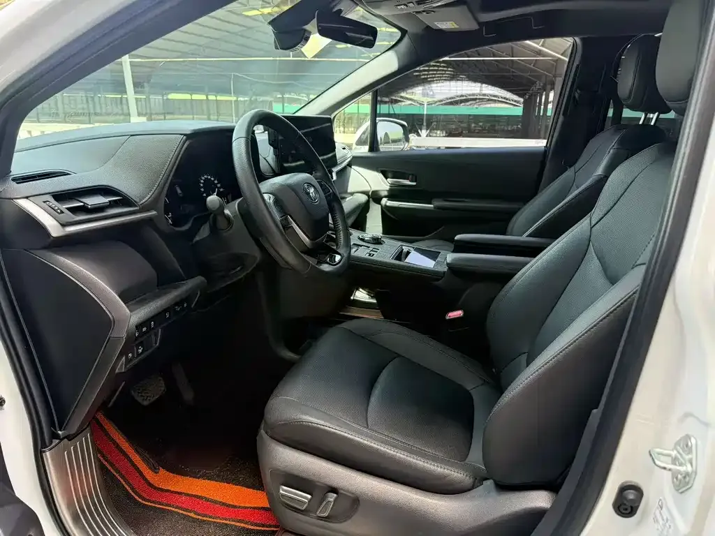Toyota Sienna — фото 4