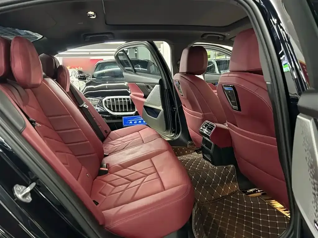 BMW 5 Series 2025 из CN, фото 9