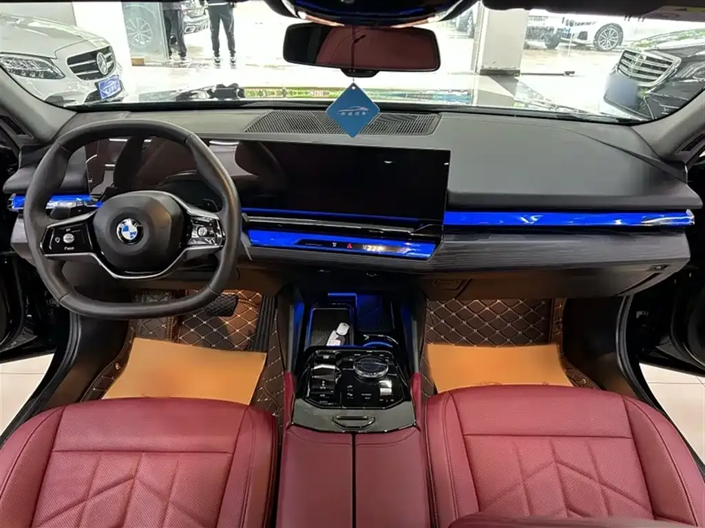 BMW 5 Series 2025 из CN, фото 8