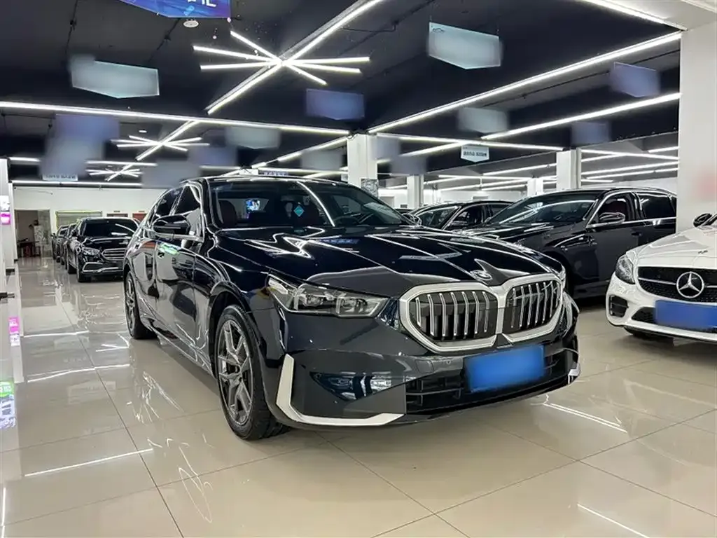 BMW 5 Series 2025 из CN, фото 10