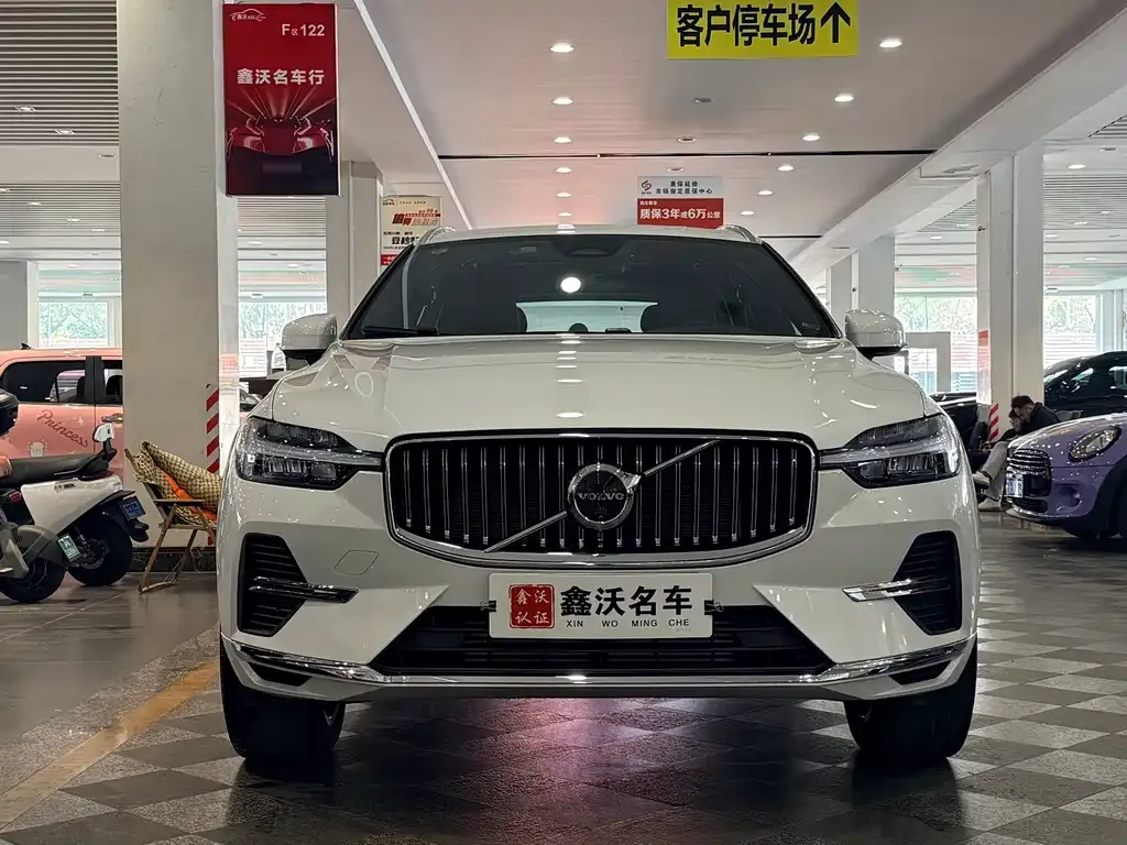 Volvo XC60 PHEV — фото 8