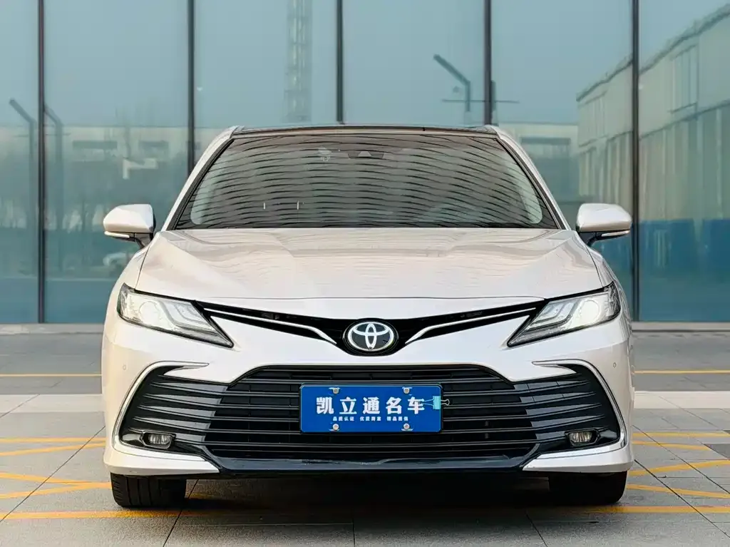 Toyota Camry — фото 9