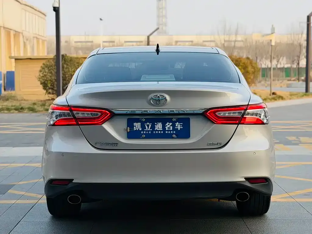 Toyota Camry — фото 6