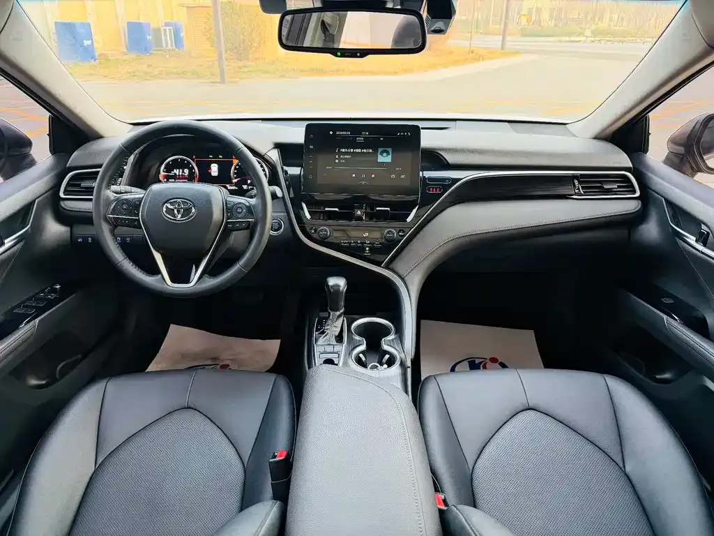 Toyota Camry — фото 10