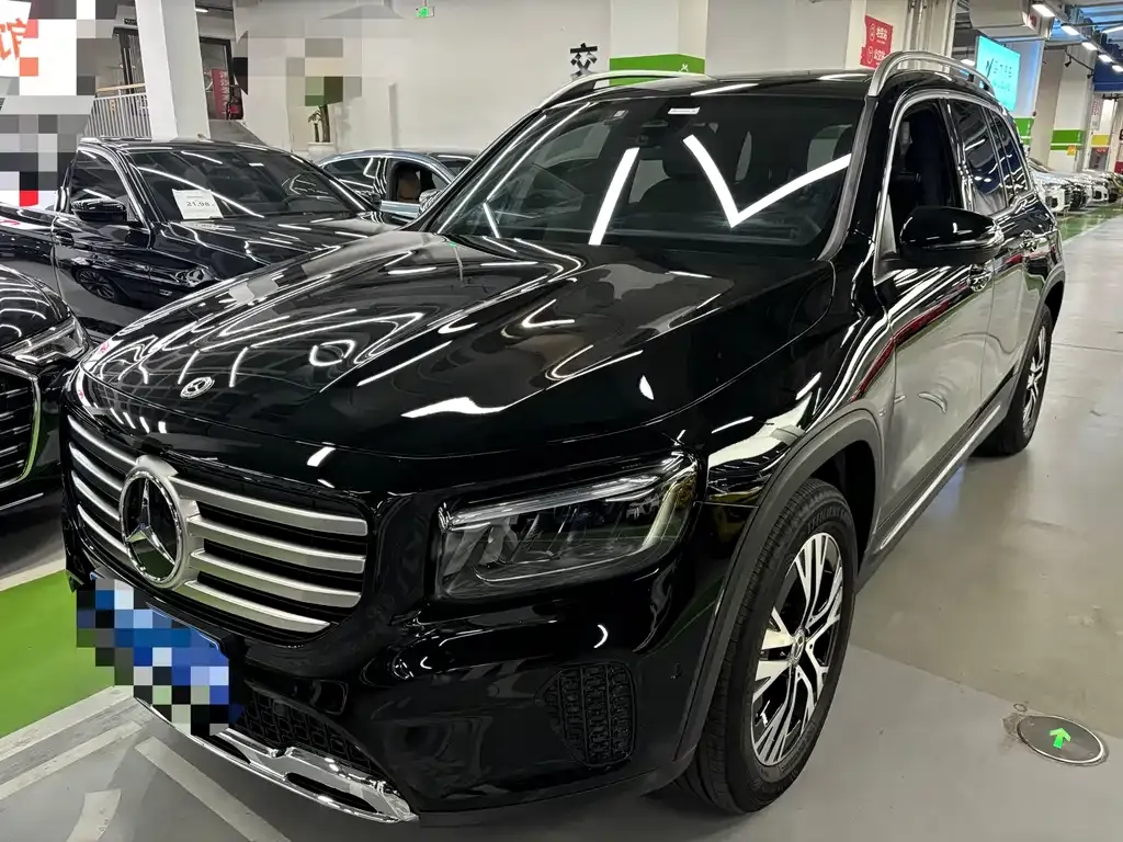 Mercedes-Benz GLB 220 1