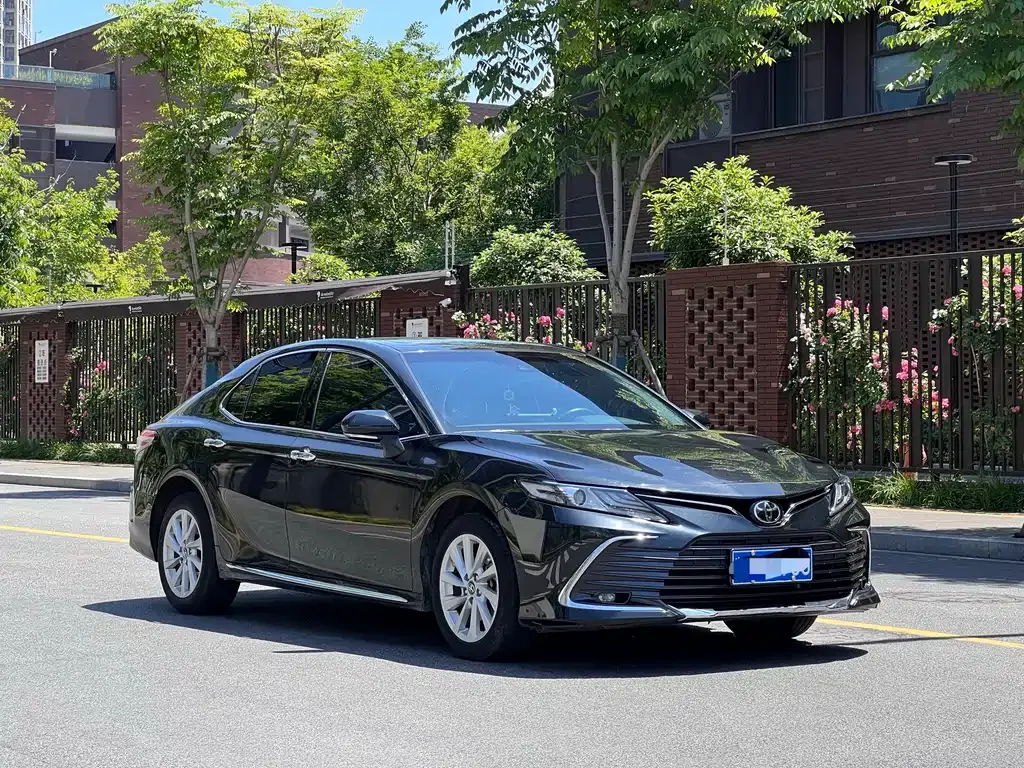 Toyota Camry — фото 8
