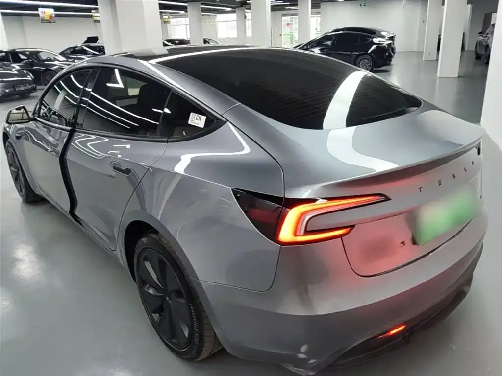 Tesla Model 3 — фото 7