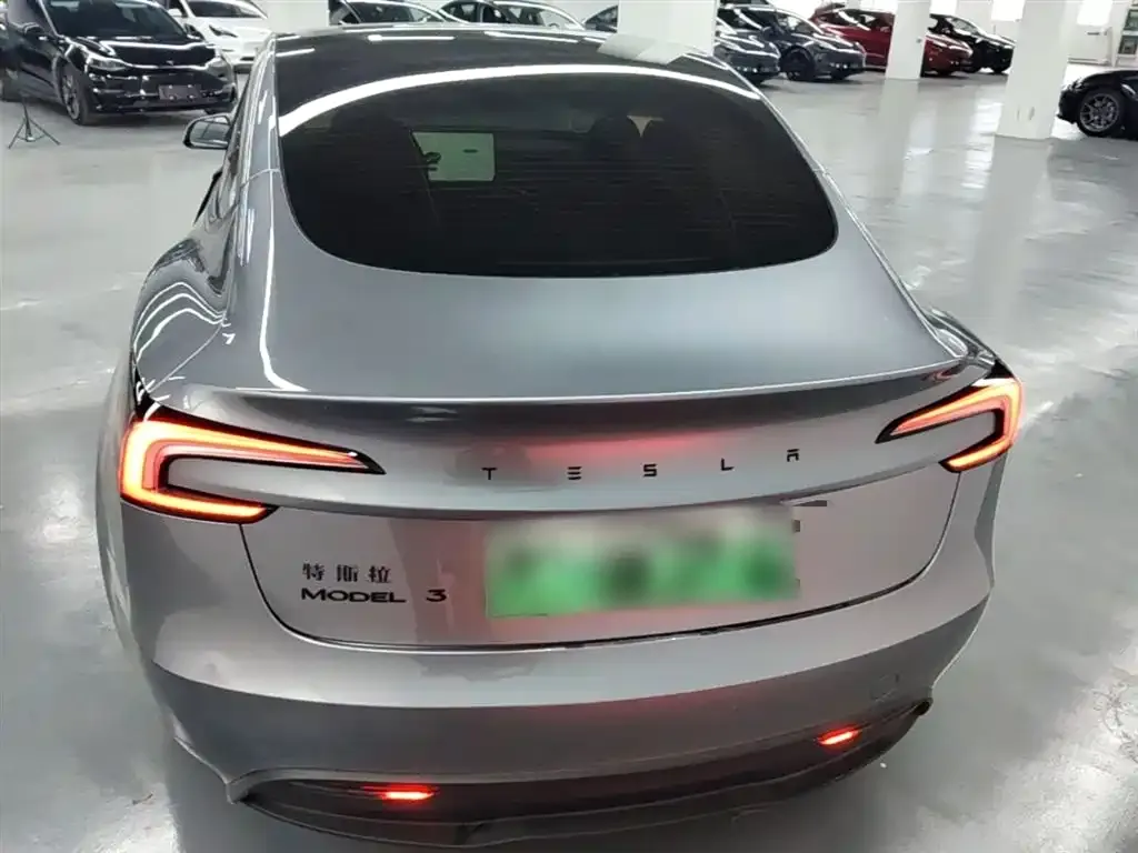 Tesla Model 3 — фото 5