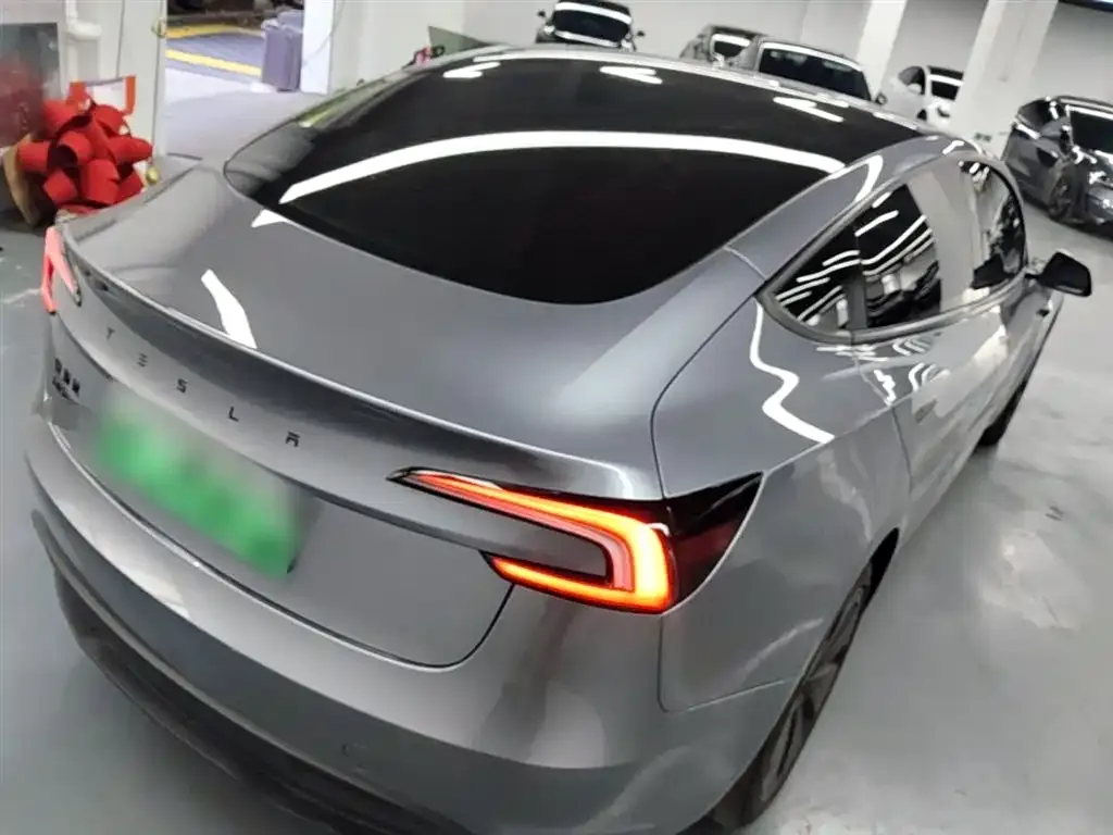 Tesla Model 3 — фото 4