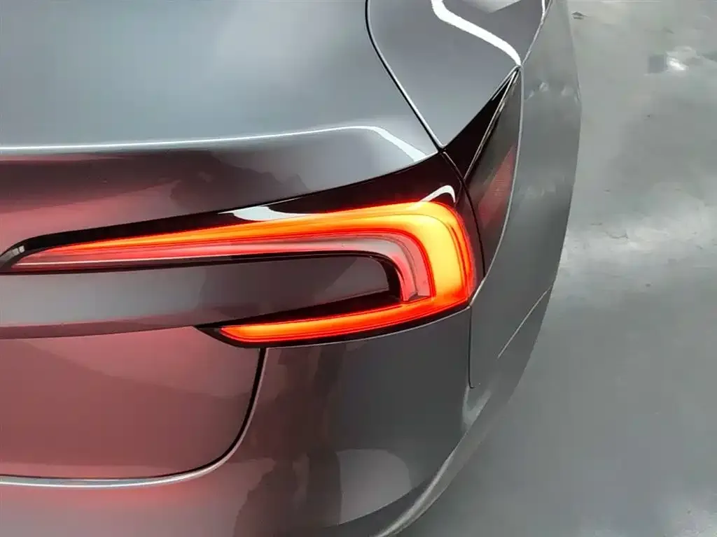Tesla Model 3 — фото 10