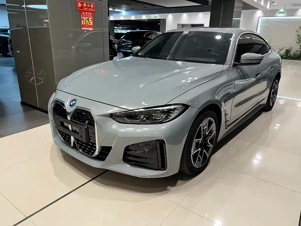 BMW i4