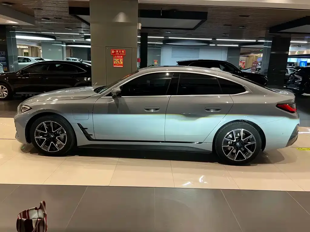 BMW i4 2023 из CN, фото 5